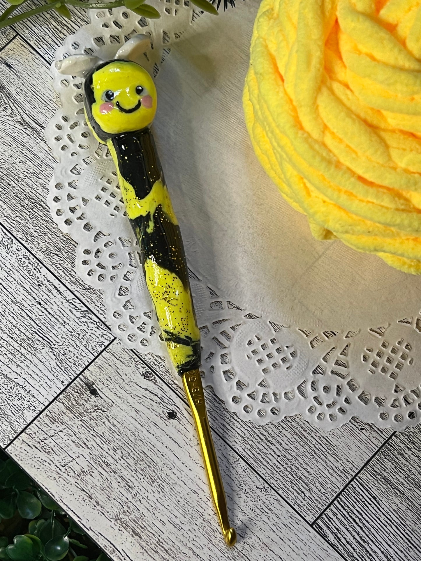Crochet Hook (Bumblebee)